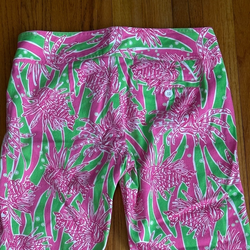 Lilly Pulitzer Size 4- Cropped 'Easy Tiger' Green Tiger fish pants, LIKE NEW! - Picture 3 of 6